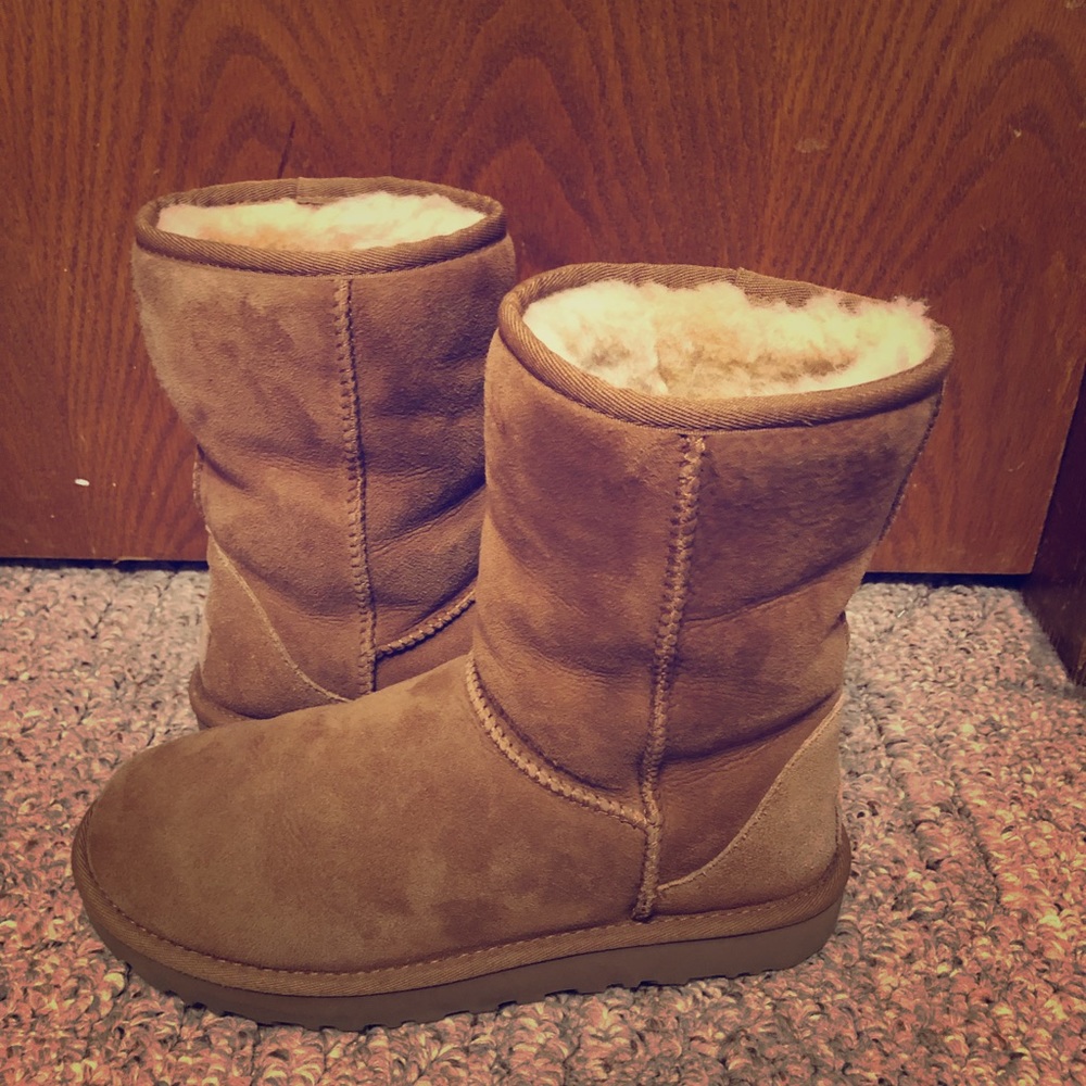 Uggs tan classic boot size 7